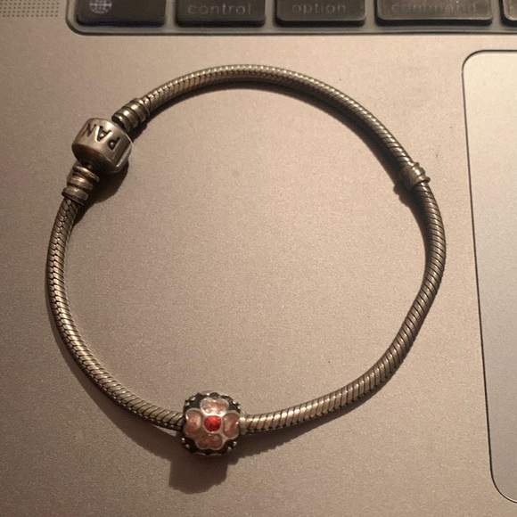 Pandora silver 925 bracelet with one pretty charm - Picture 1 of 2
